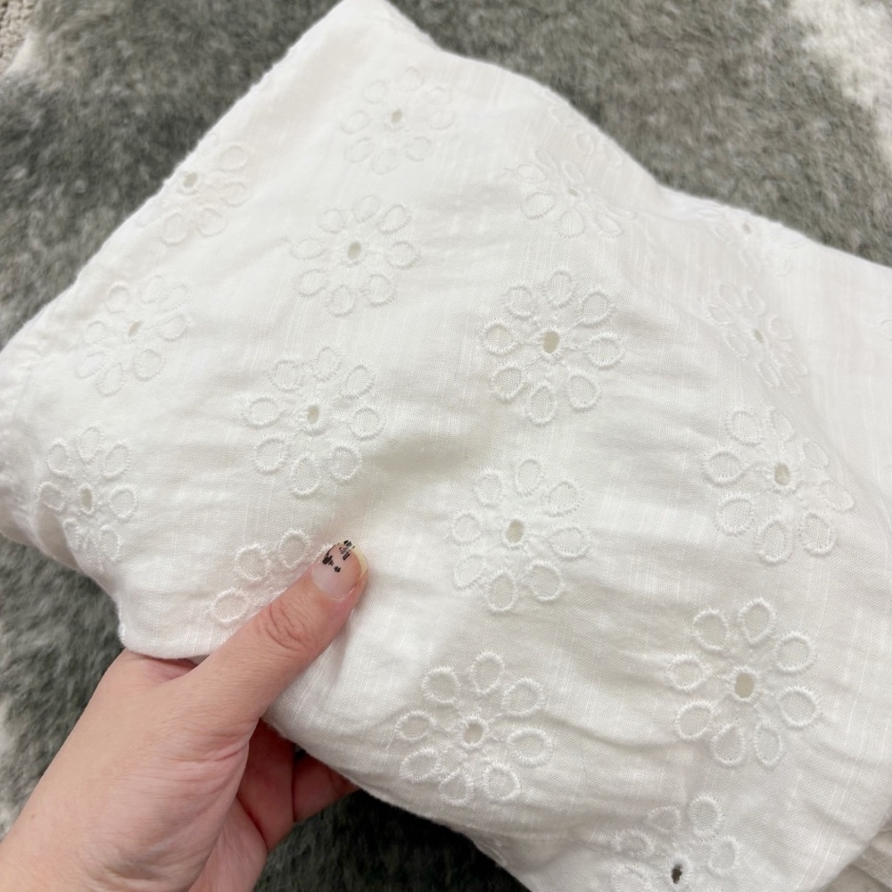 Old Navy Eyelet Tie Front Top - Picture 8 of 11